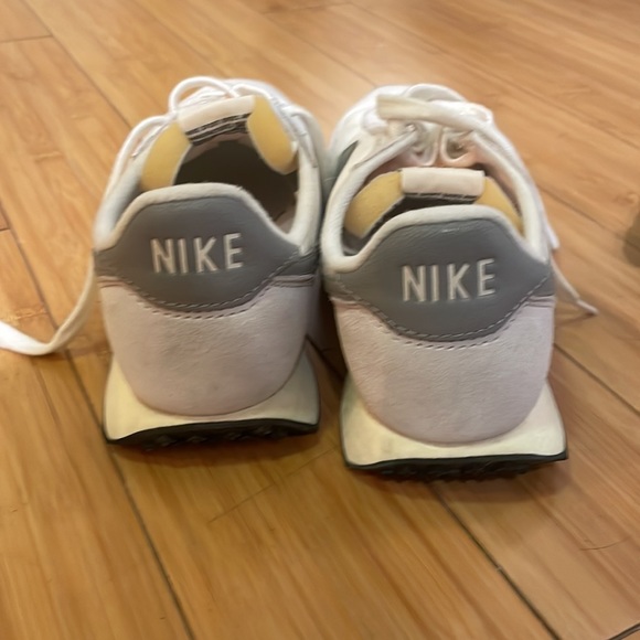 Nike retro shoes - Picture 3 of 3